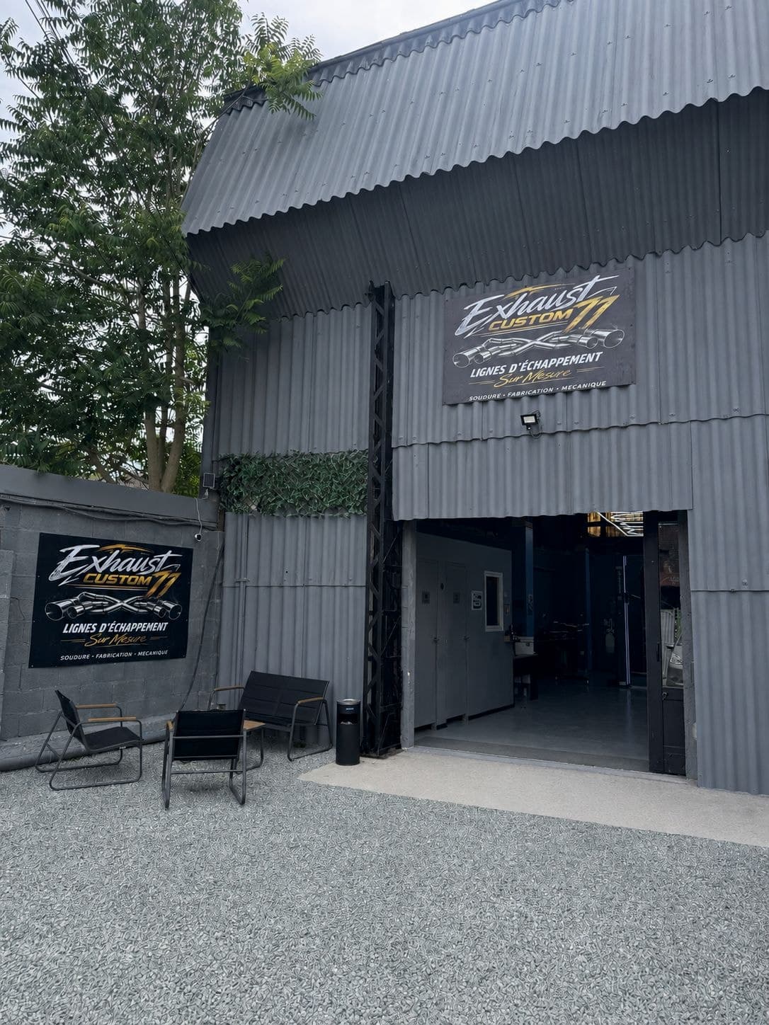 Vue extérieure de l'atelier Exhaust Custom 77